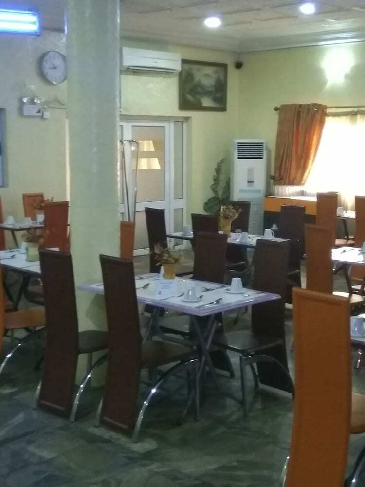 Hotel Havannah Suites & Conference Centre