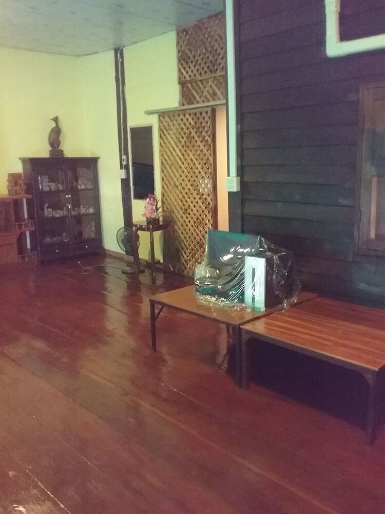 Hostal Arunrat Guesthouse