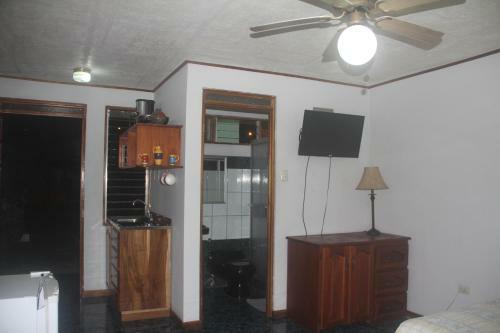 Hostal Hotel Reventazon & Guesthouse