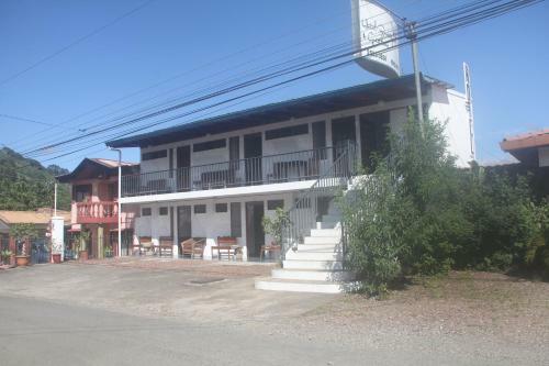 Hostal Hotel Reventazon & Guesthouse