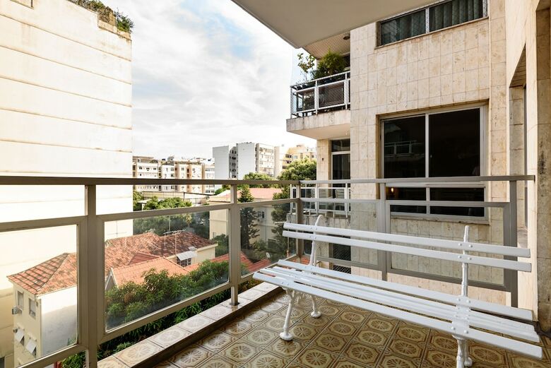 Apartment Near The Subway With 2 Balconies