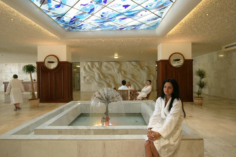 Palace Hotel-all Inclusive In Sunny Day Resort
