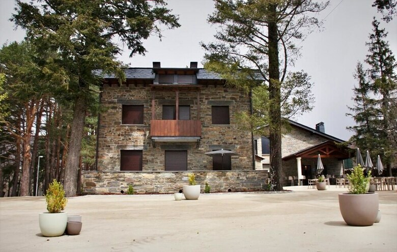 Villa Lucerna Sports & Hotel Resort