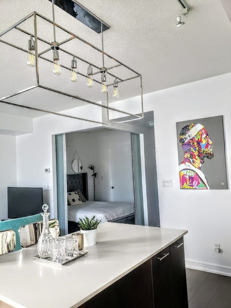 Brand New Cozy Downtown Toronto Suite