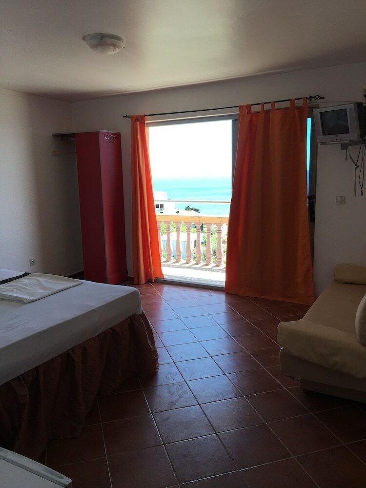 Hotel Apartments & Rooms Castello