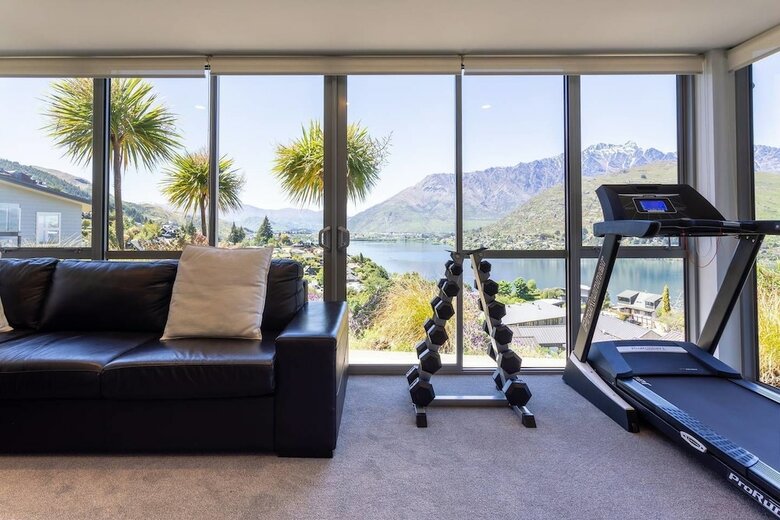 Hotel Luxury Lakeside Home - Remarkable View