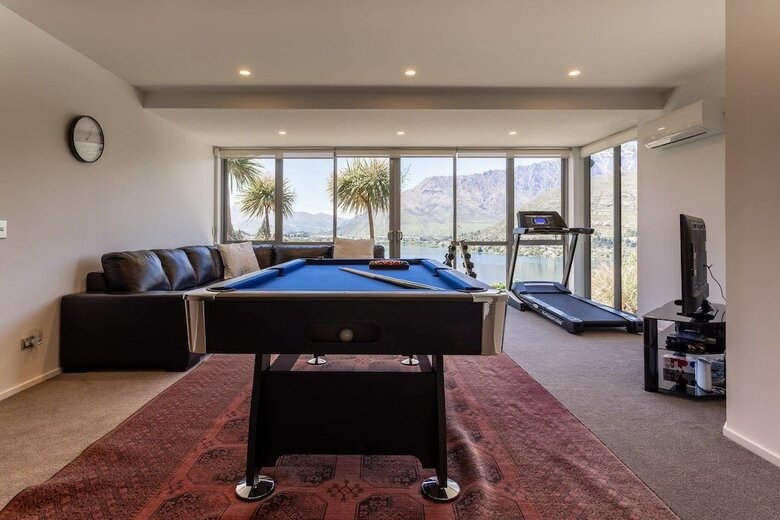 Hotel Luxury Lakeside Home - Remarkable View