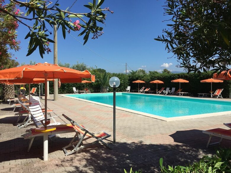 Viola Club Village