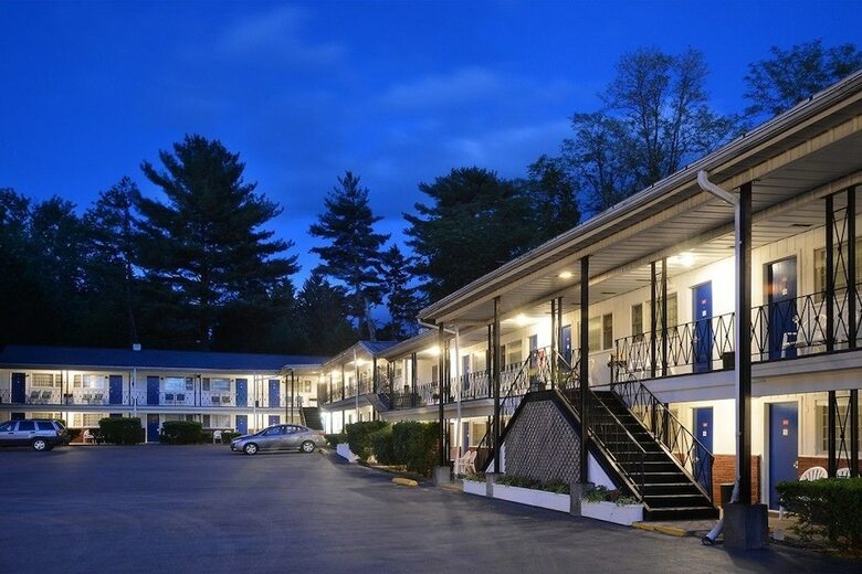 Motel Saratoga Turf And Spa