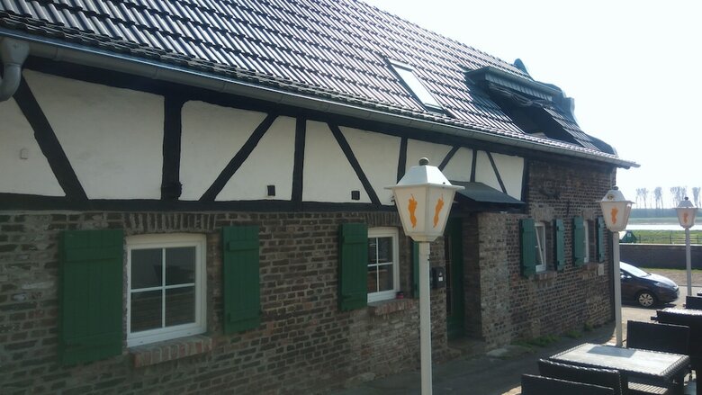 Rheinufer Lodge
