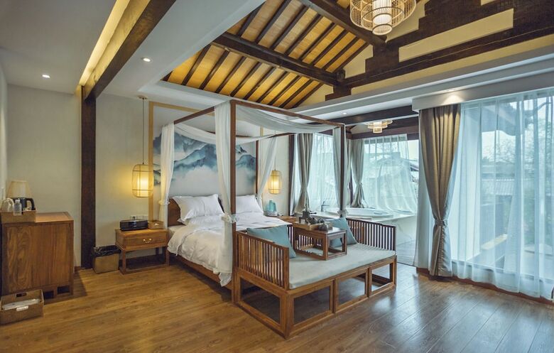 Lijiang Qilu Garden Hotel