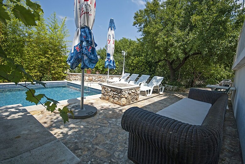 Villa Family House Sutivan
