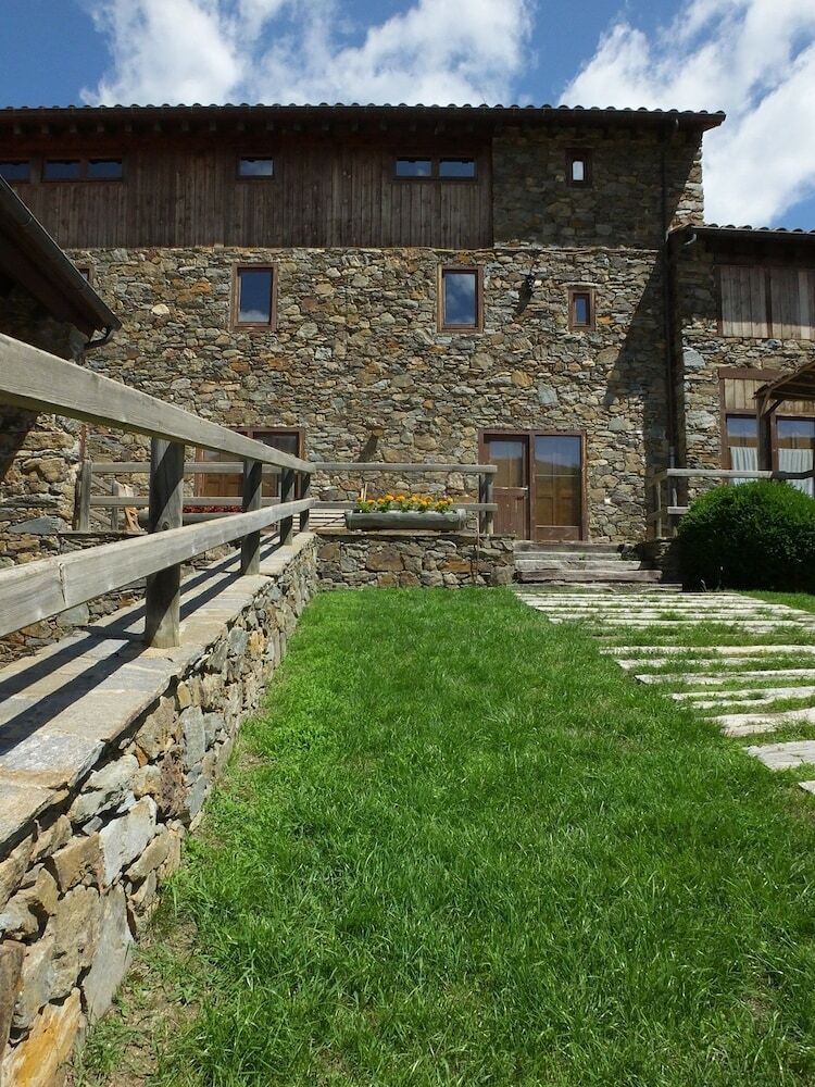 Apartamentos El Serrat Turisme Rural