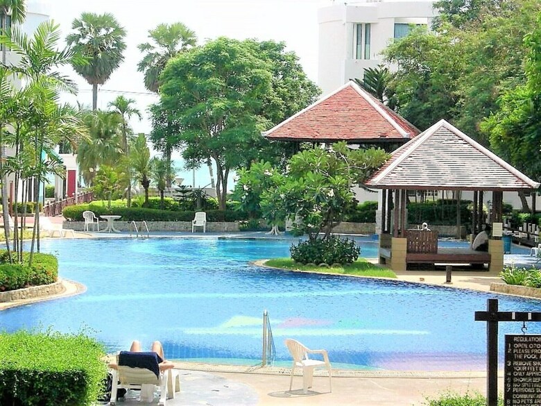Apartamentos Metro Jomtien Condotel