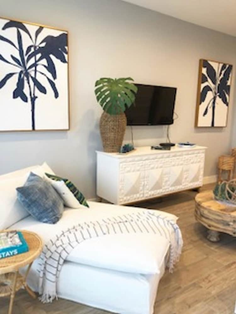 Cinnamon Shore- Salty Swag 122 Be