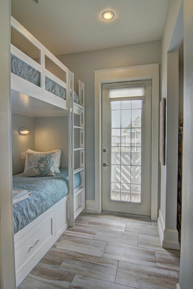 Cinnamon Shore- Ocean Pearl Tc 10205