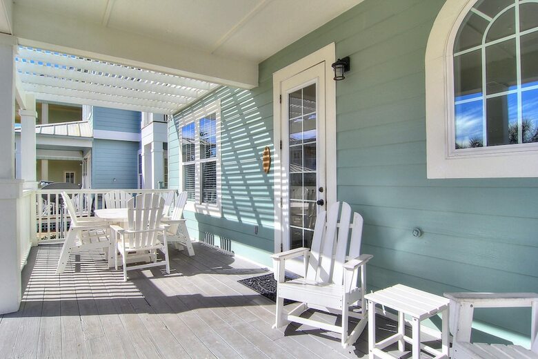 Cinnamon Shore- The Love Shack 116 St