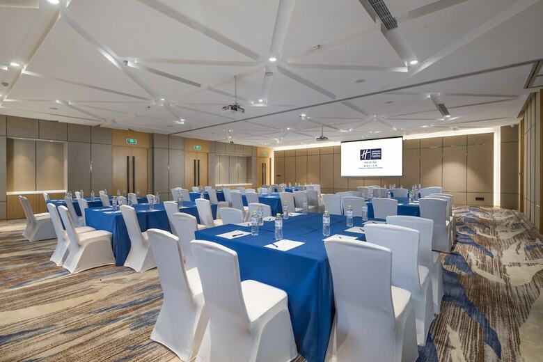 Hotel Holiday Inn Express Qingdao Chengyang Central
