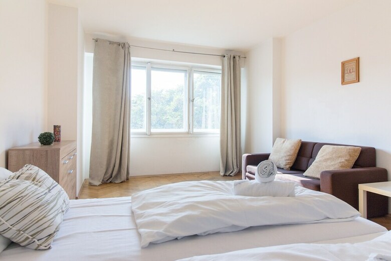 Large Apartment 1min Walk To Metro Andel By Easybnb