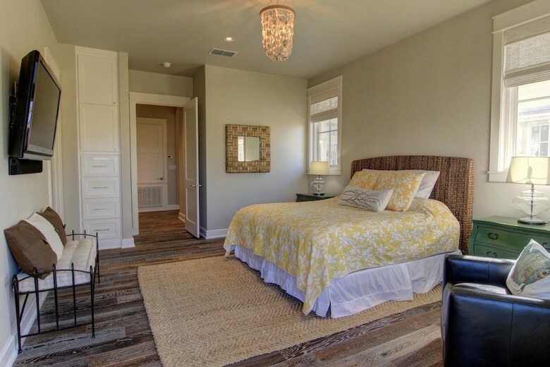 Cinnamon Shore- Barefoot Beach 236 Se