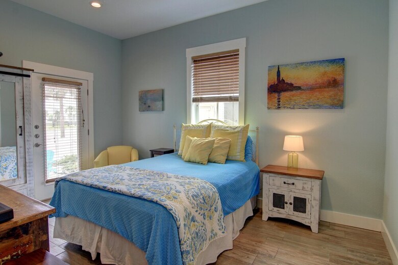 Cinnamon Shore- Watercolor Bungalow Tc 2101