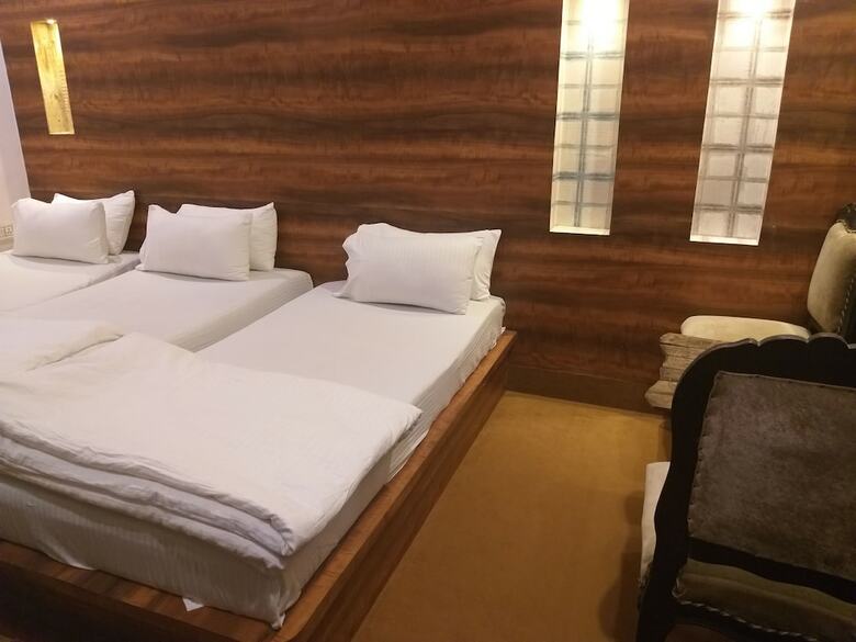 Dwivedi Hotels Hotel Elena