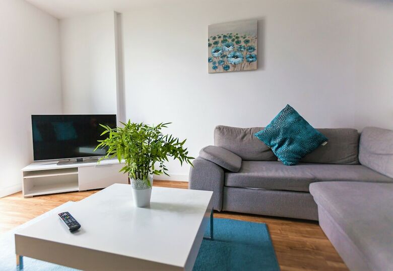 Beautiful Apartments In Media City