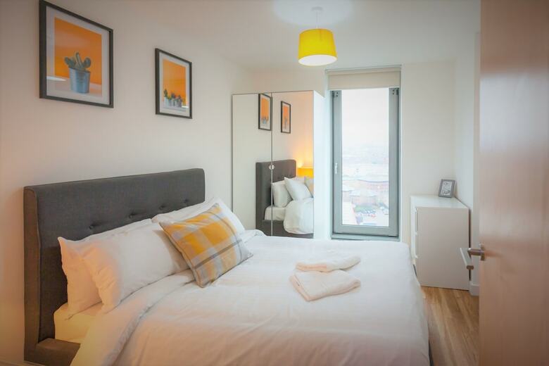 Beautiful Apartments In Media City