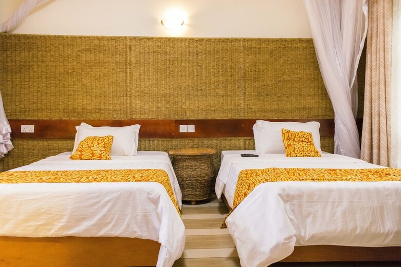 Tooro Fairway Hotel