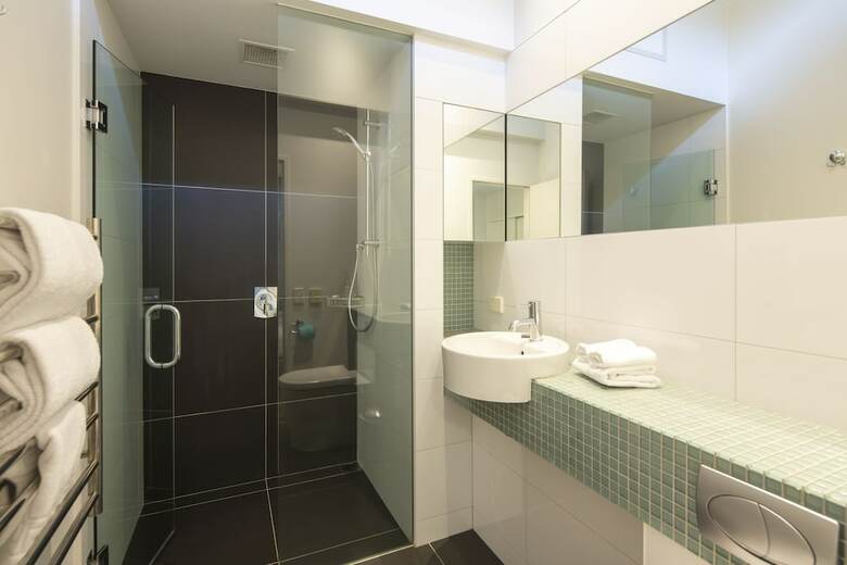 Panorama Terrace Apartments, Element Escapes