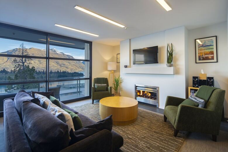 Panorama Terrace Apartments, Element Escapes