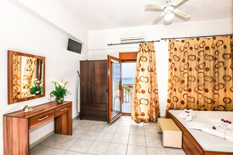Hotel En Plo Rooms