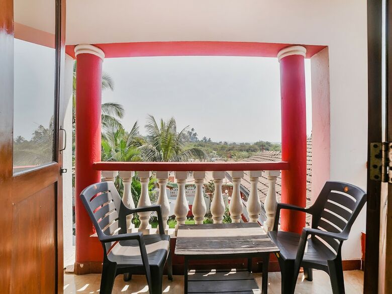 Hotel Oyo 28321 Nirvaah Calangute Beach Front