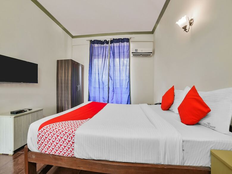 Hotel Oyo 22417 Pleasure Inn