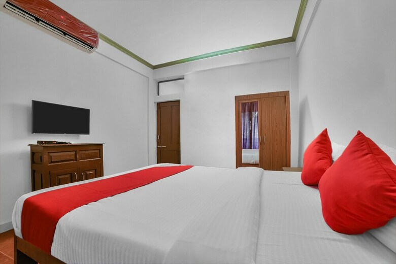 Hotel Oyo 22417 Pleasure Inn