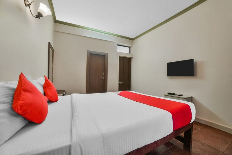 Hotel Oyo 22417 Pleasure Inn