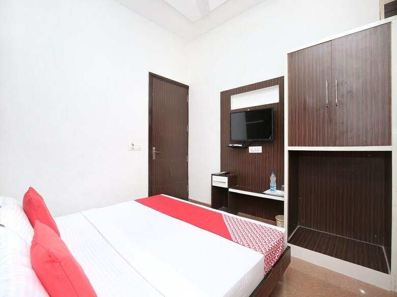 Oyo 15863 Hotel Royal Vij