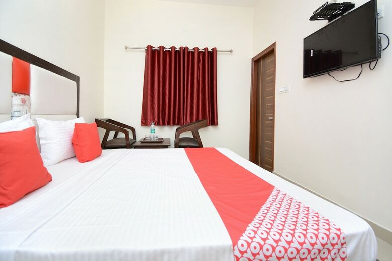 Oyo 22993 Hotel Ozas Grand