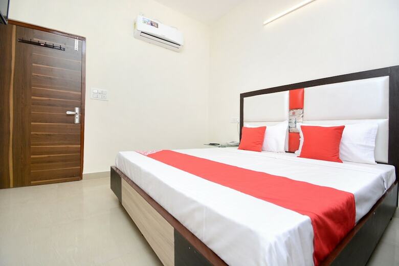 Oyo 22993 Hotel Ozas Grand