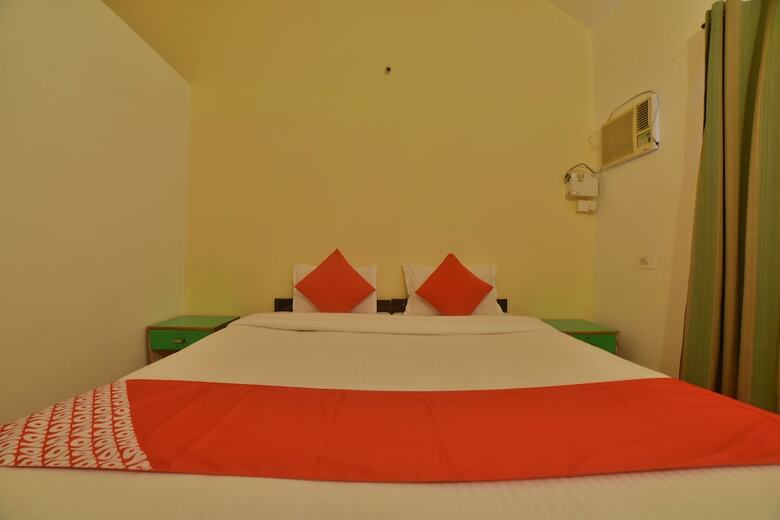 Oyo 30128 Reddy's Hotel