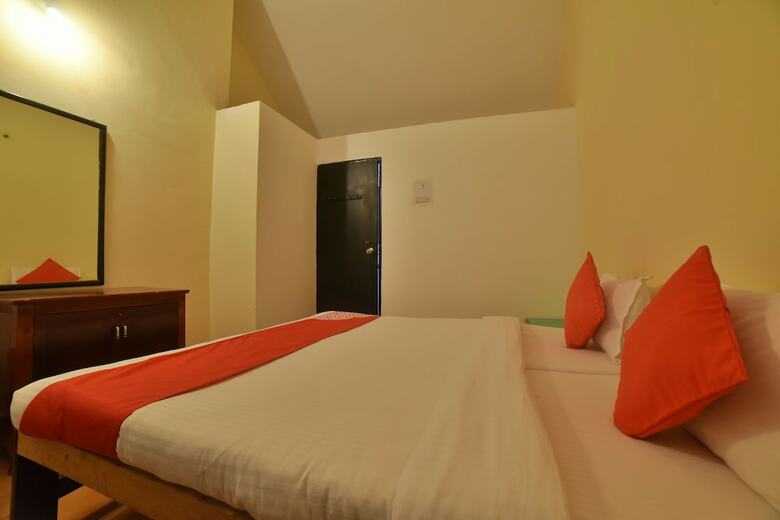 Oyo 30128 Reddy's Hotel