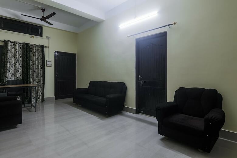 Hotel Oyo 18761 Nirvana