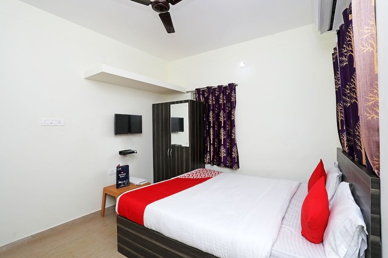 Hotel Oyo 15084 Lotus Residency
