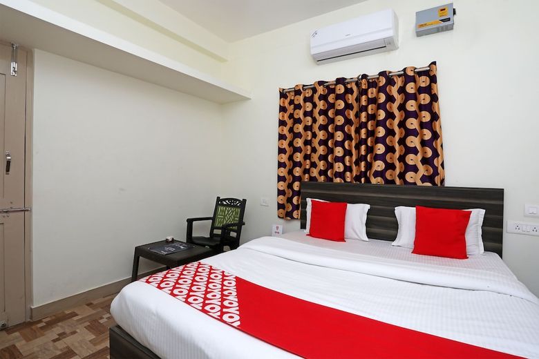 Hotel Oyo 15084 Lotus Residency