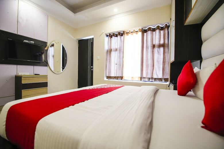 Hotel Oyo 18421 Uphill Courtyard