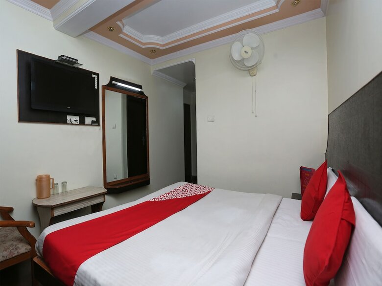 Hotel Oyo 27002 H S R Ram Bazaar