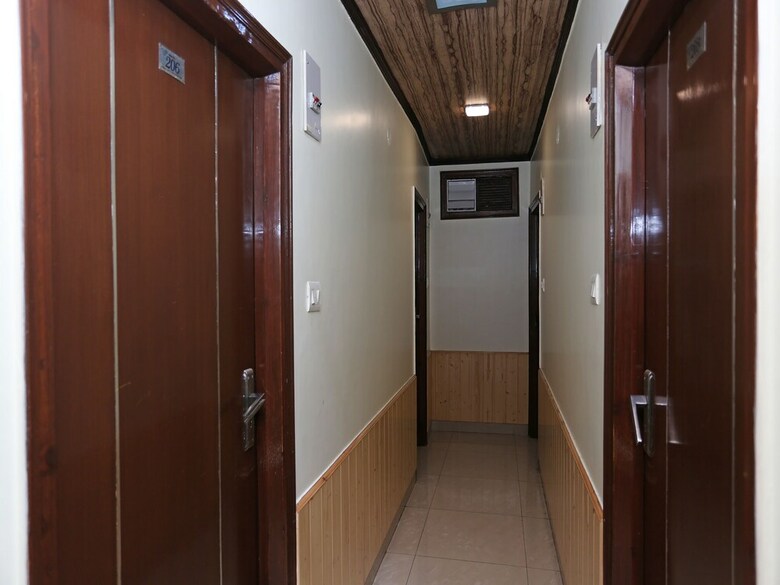 Hotel Oyo 27002 H S R Ram Bazaar