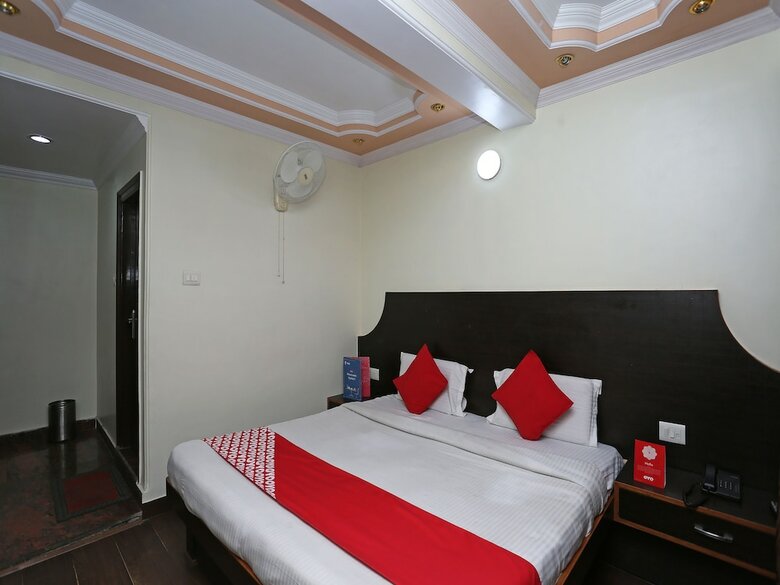 Hotel Oyo 27002 H S R Ram Bazaar