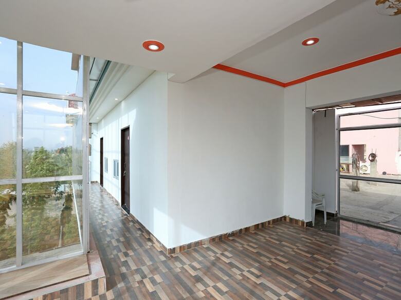 Oyo 15492 Hotel Dolly