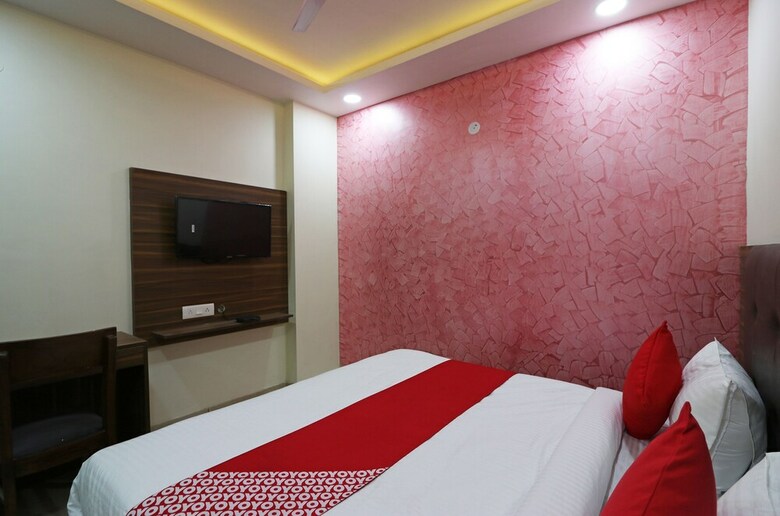 Hotel Oyo 22825 Ralson Residency